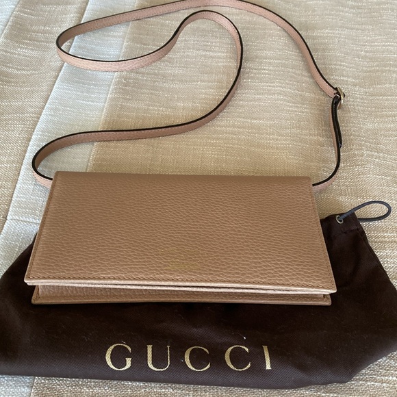 Gucci Leather wallet on a detachable leather strap - Picture 5 of 6